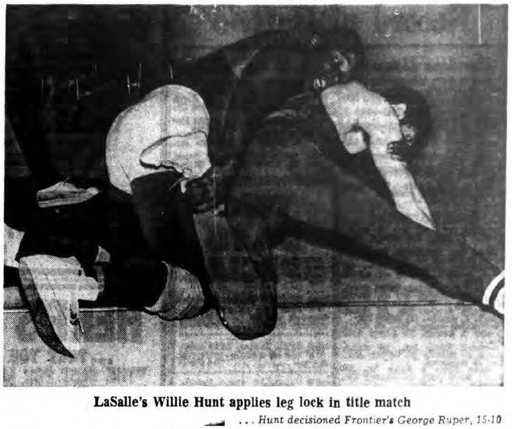 LaSalle's Willie Hunt applies leg lock in title match