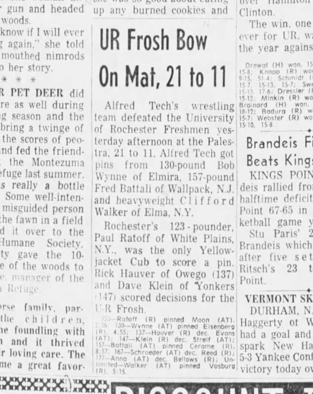 UR Frosh Bow On Mat, 21 to 11